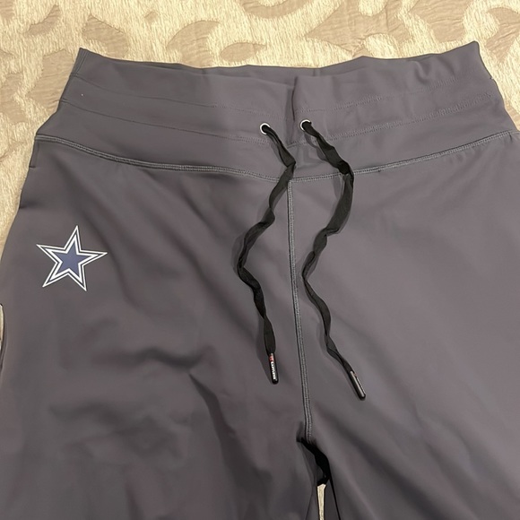 Gray joggers, never worn - Picture 3 of 4